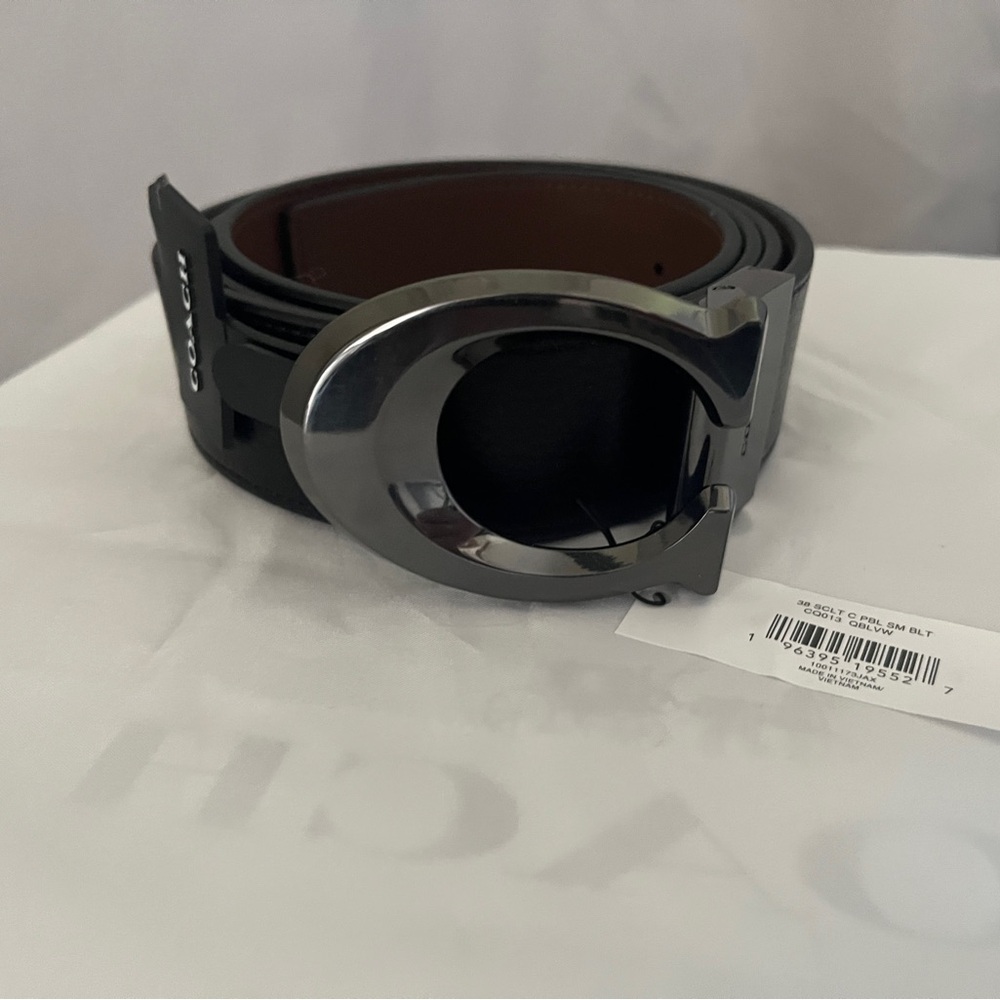 Men’s Coach Black Leather Belt Sleek Design Premium Craftsmanship